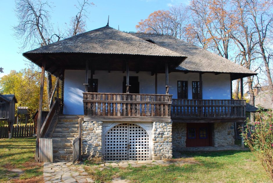 Сельский румынский молдавский дом