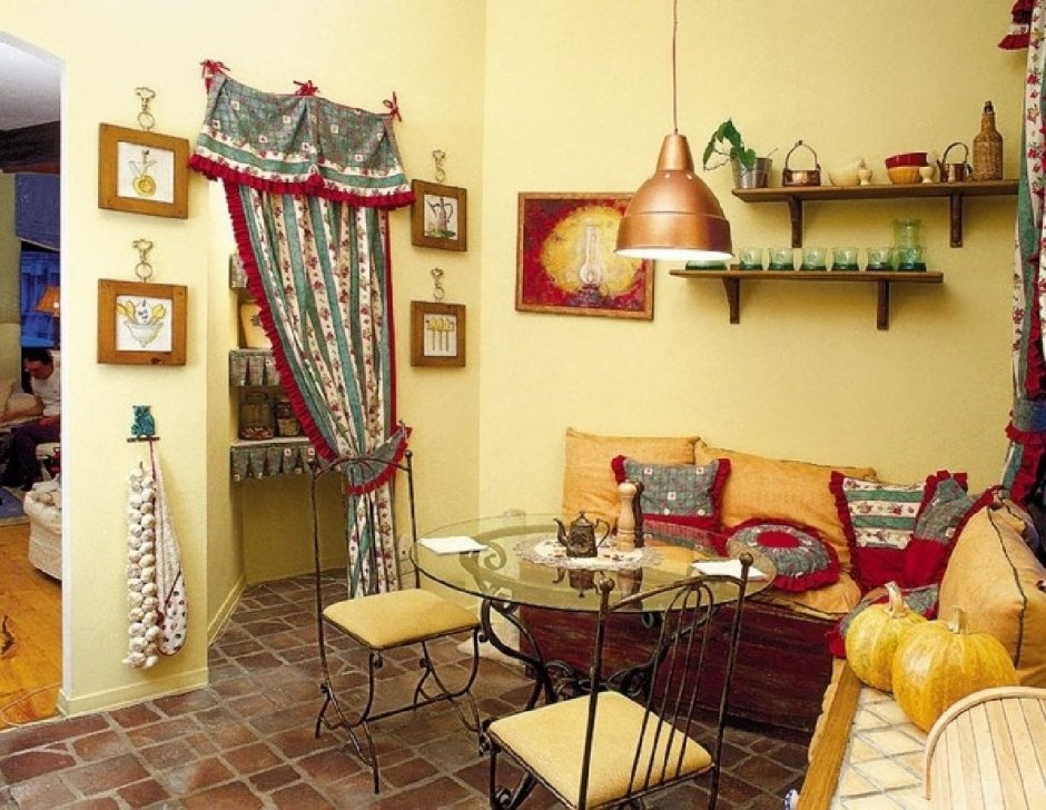 Интерьер кухни в бревенчатом доме в русском стиле