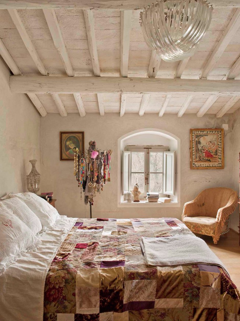 Интерьер спальни в Тосканском стиле