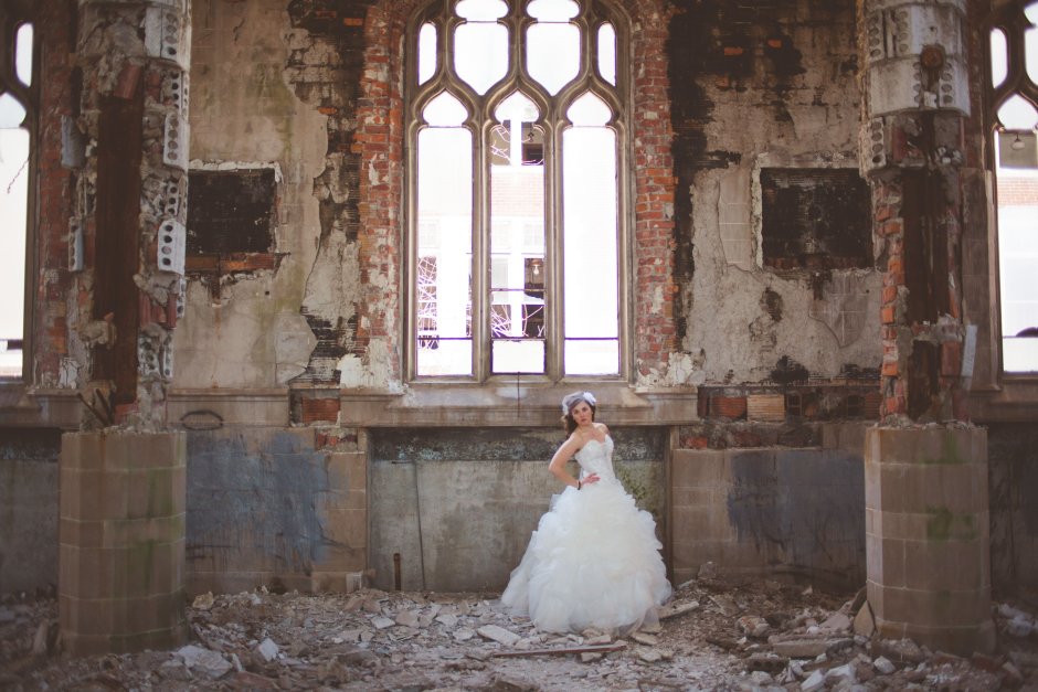 Свадьба в заброшенном здании