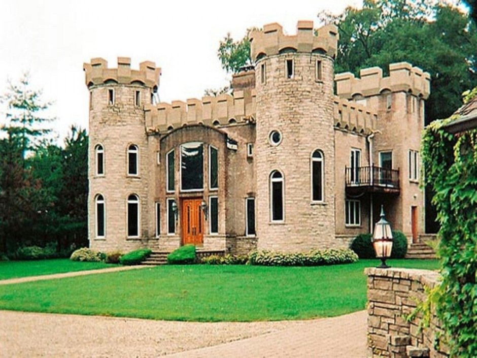 Дом в замковом стиле Шатто