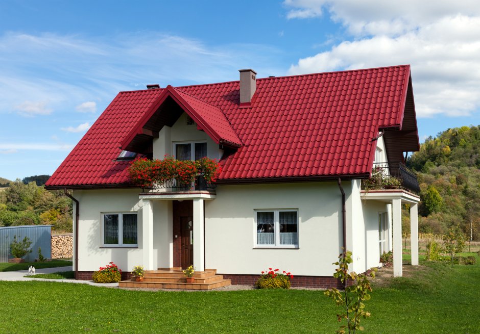 Дачный дом с серой крышей