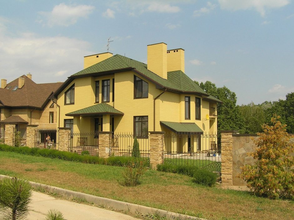 Фасады домов оливкового цвета