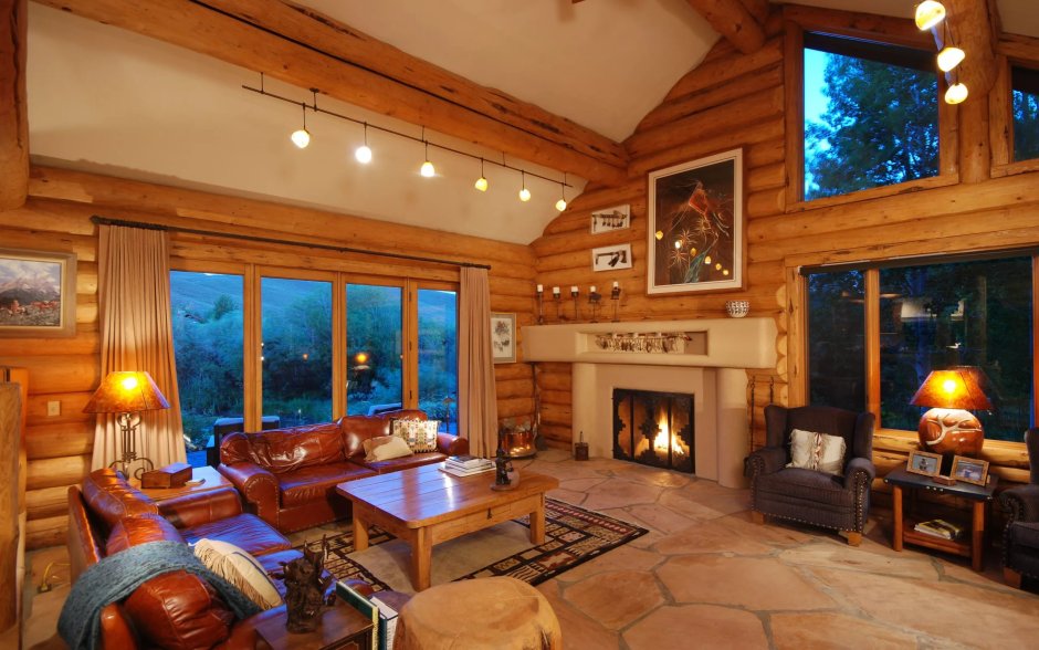 Дизайнерский интерьер деревянного дома