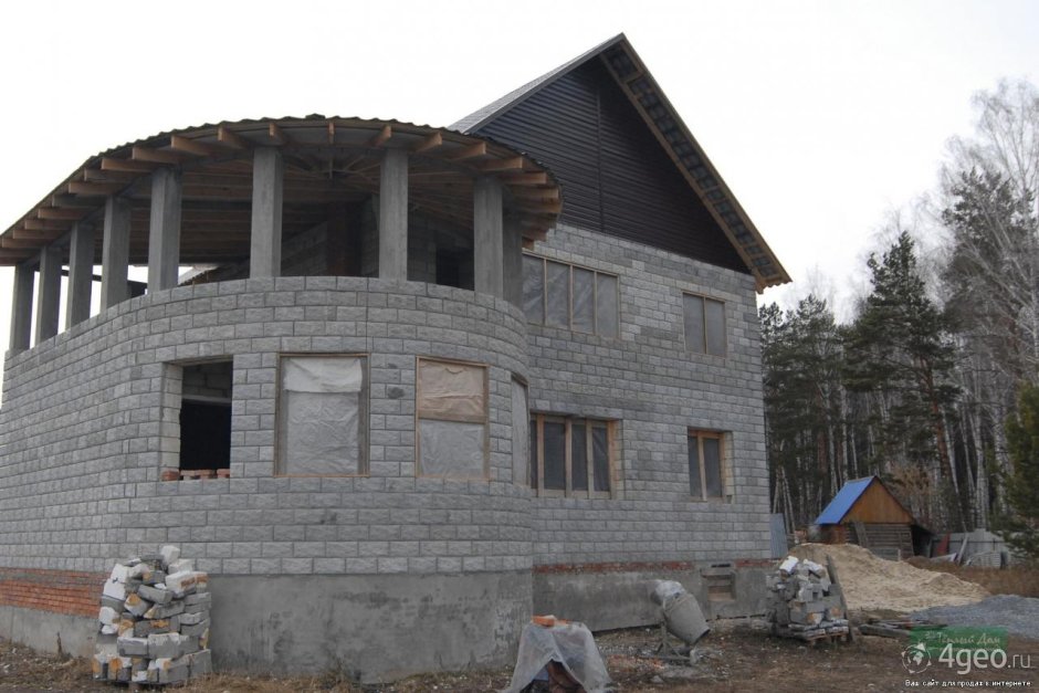 Дом из белого блока