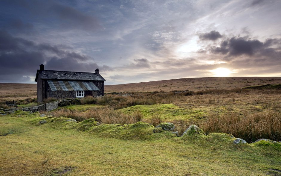 Дом в Шотландии в поле