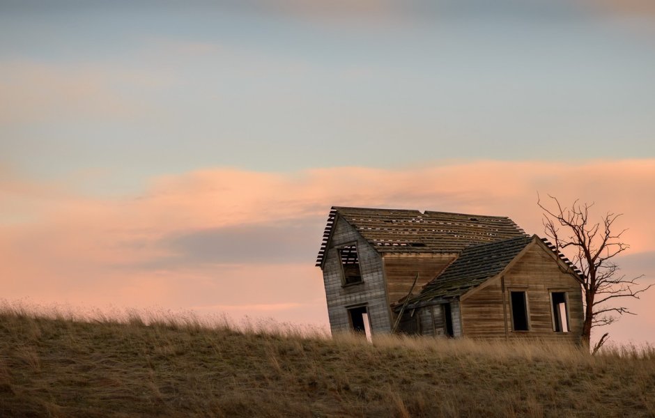 Одинокий дом в поле