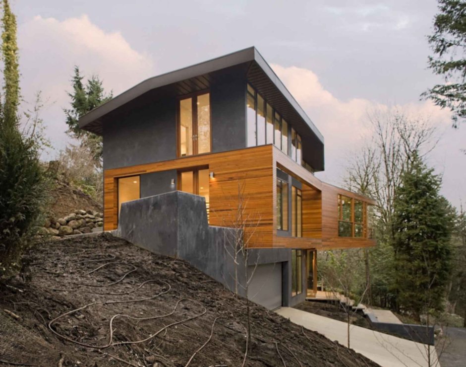Двухэтажный дом в горах