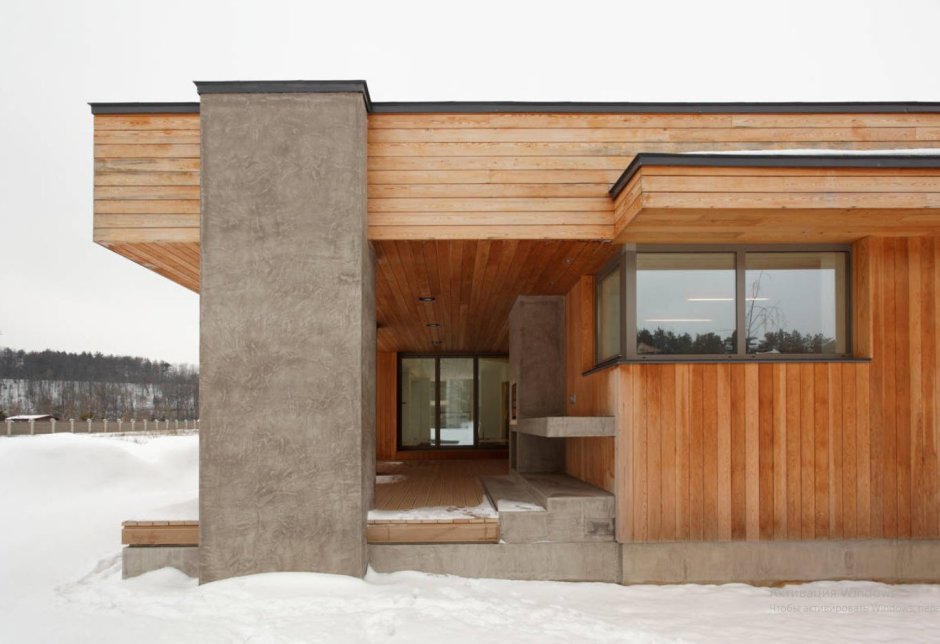 Современный деревянный дом с плоской крышей