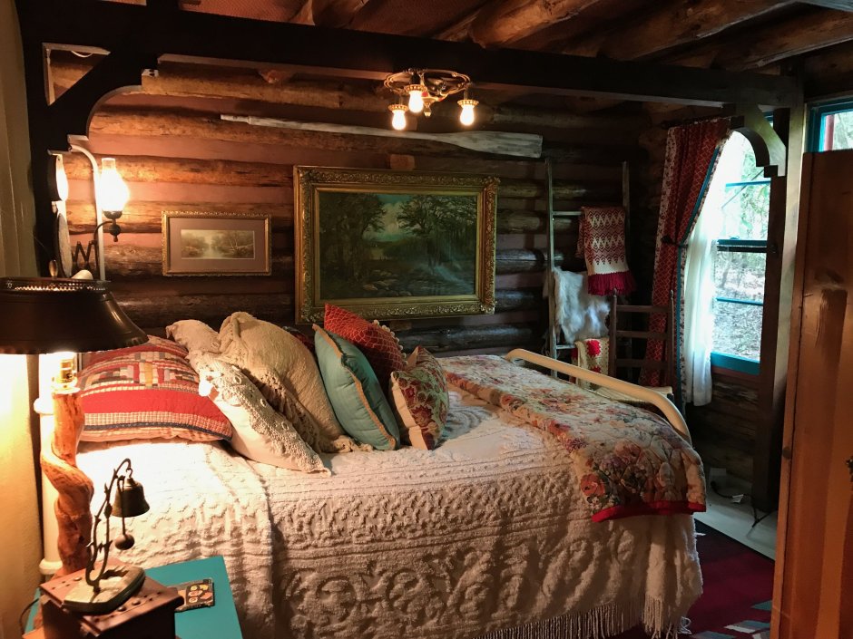 Уютная комната в деревенском стиле