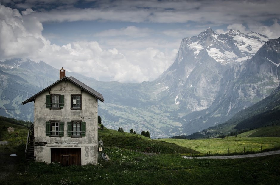 Альпы в Швейцарии Старая Хижина