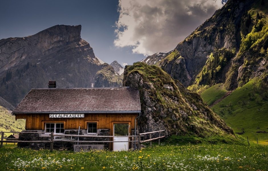 Одинокий дом в Швейцарии