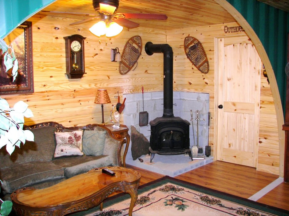 Дачный домик внутри с печкой