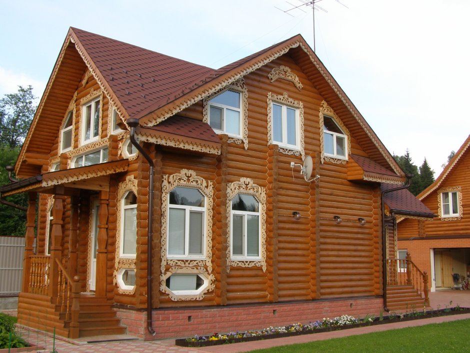 Дом с коричневыми наличниками (51 фото)