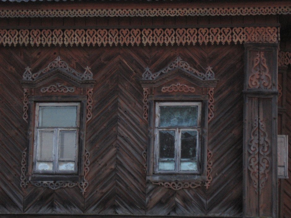 Наличники на старых деревянных домах (48 фото)