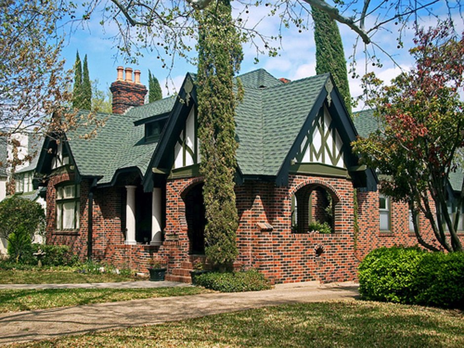 Стиль Тюдор (Tudor Revival Cottage)