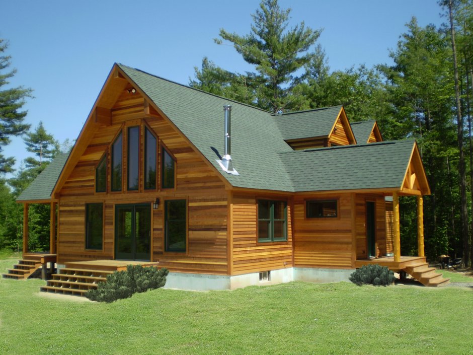 Салатовый деревянный дом