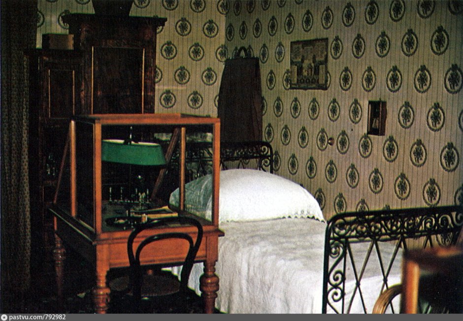 Спальня в доме Чехова в Москве
