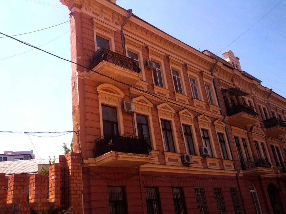 Дом стена в Одессе