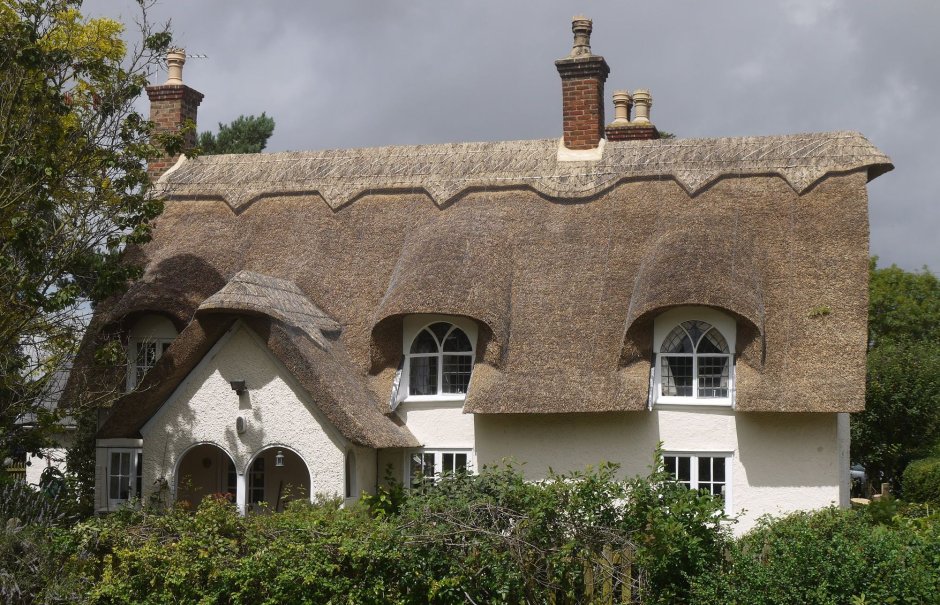 Коттедж в Англии с соломенной крышей