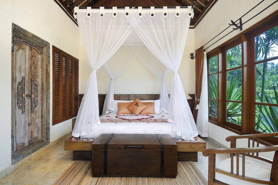 Кровать в стиле Бали