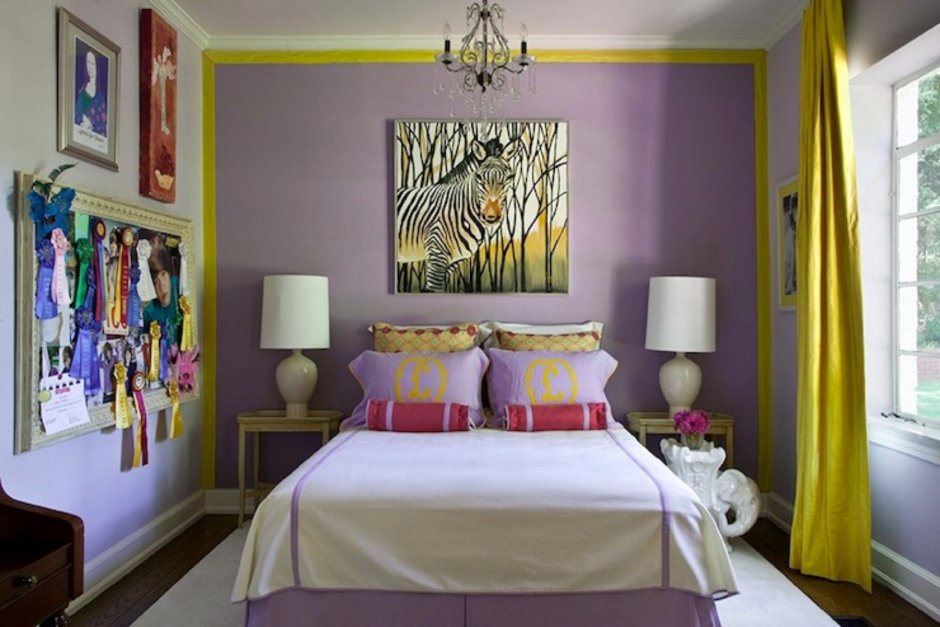 Фиолетово-желтая спальня