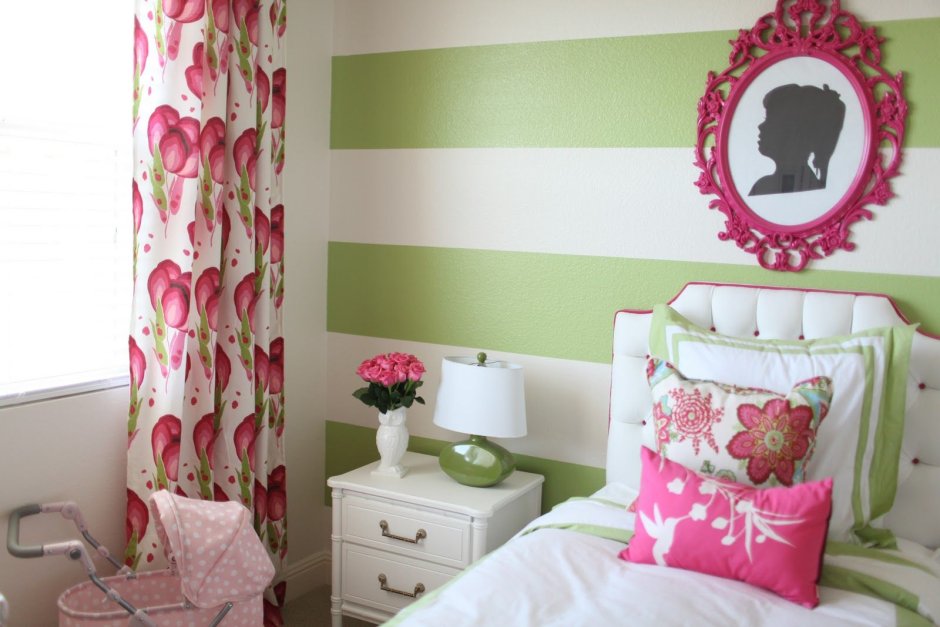 Комната для девочки в розово зеленых тонах