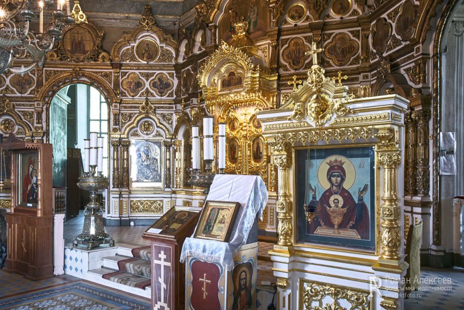 Интерьер храма