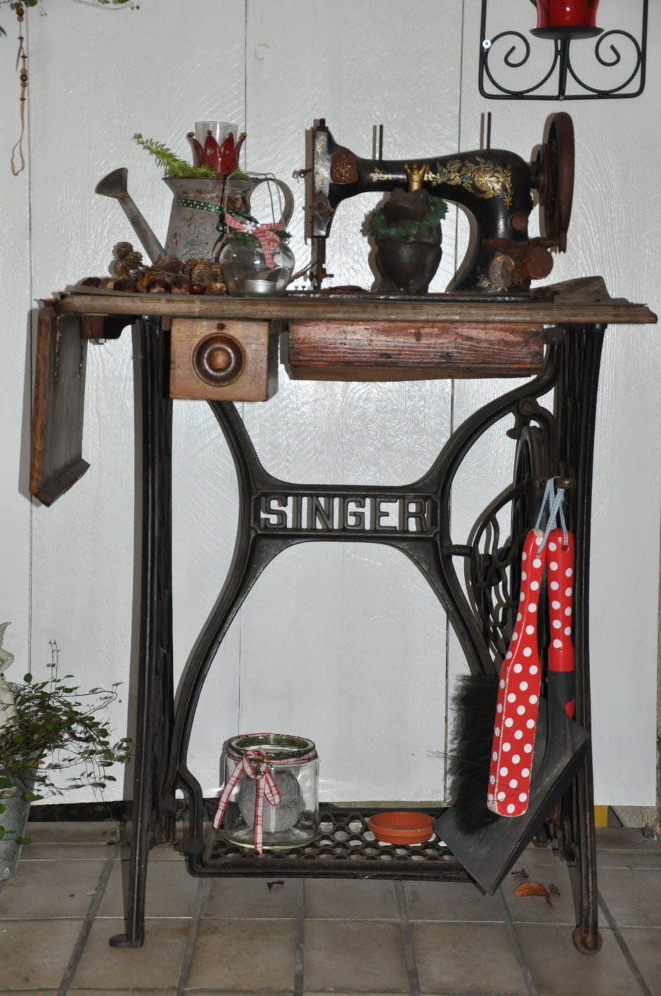 Декор старой швейной машинки