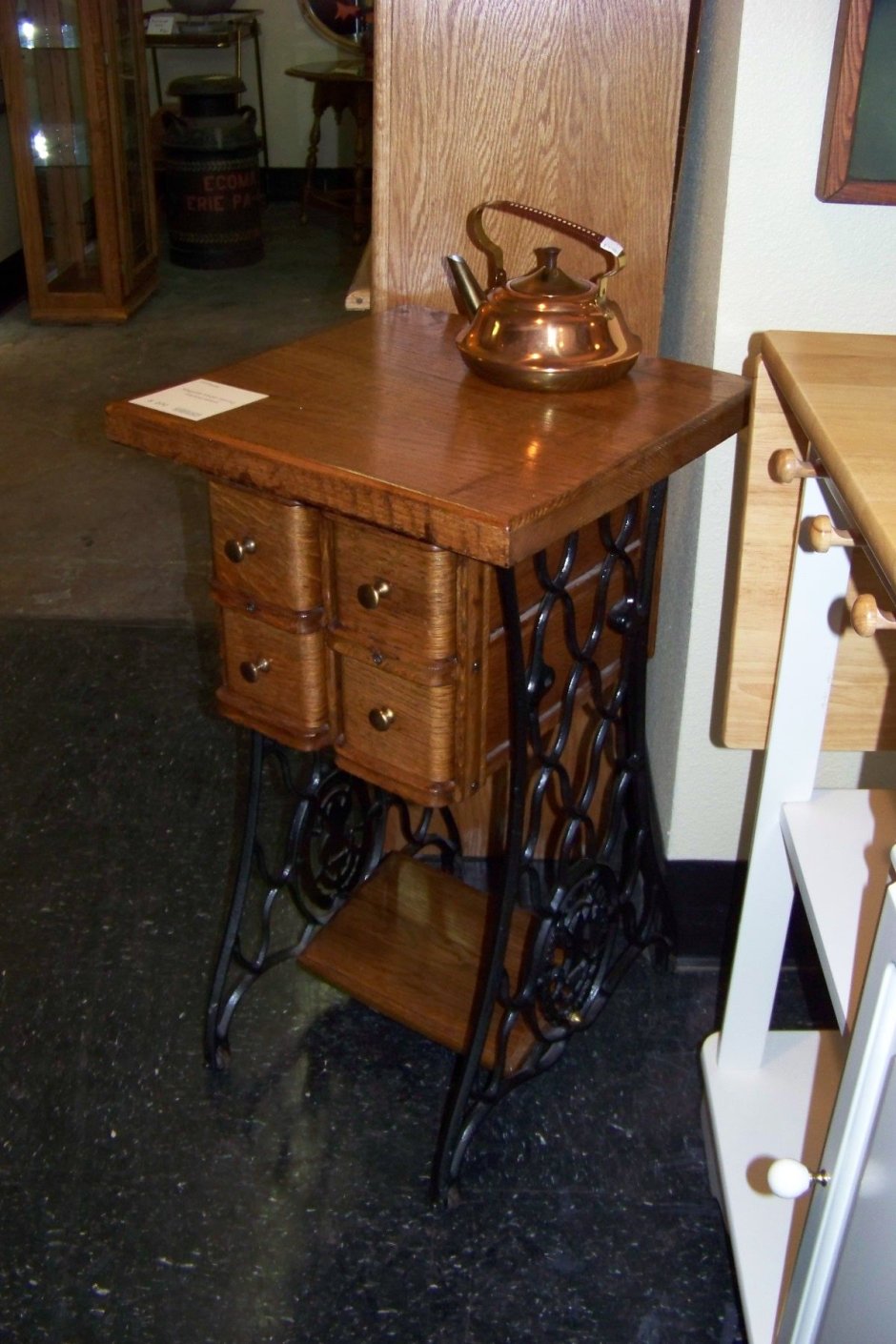 столик из старой швейной машинки