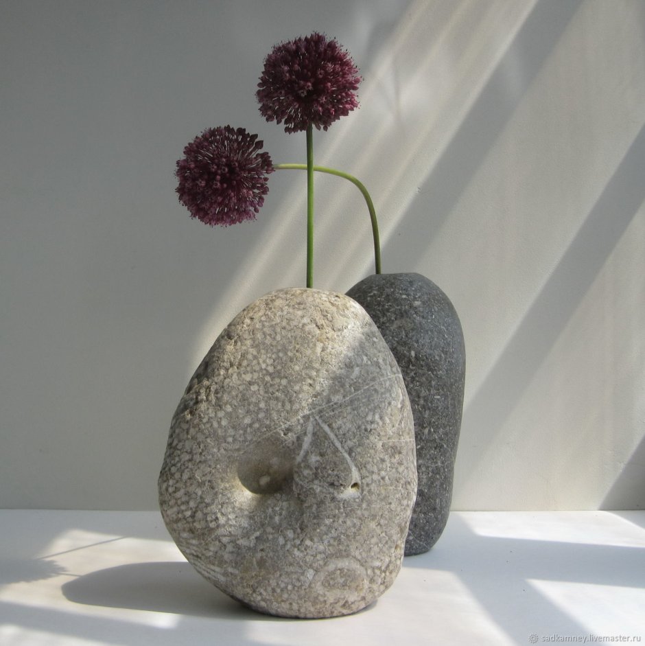 Каменные вазы