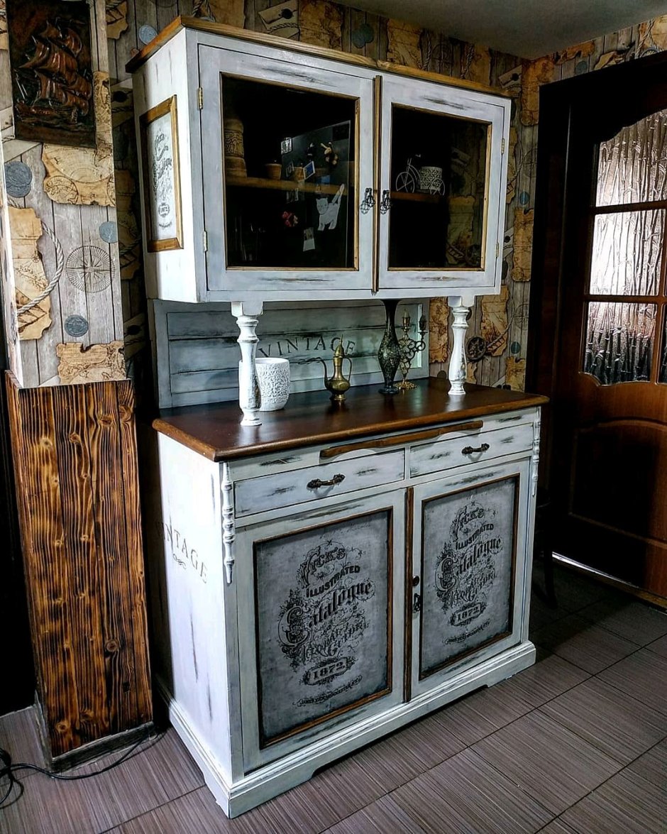 Старинный мебельный гарнитур