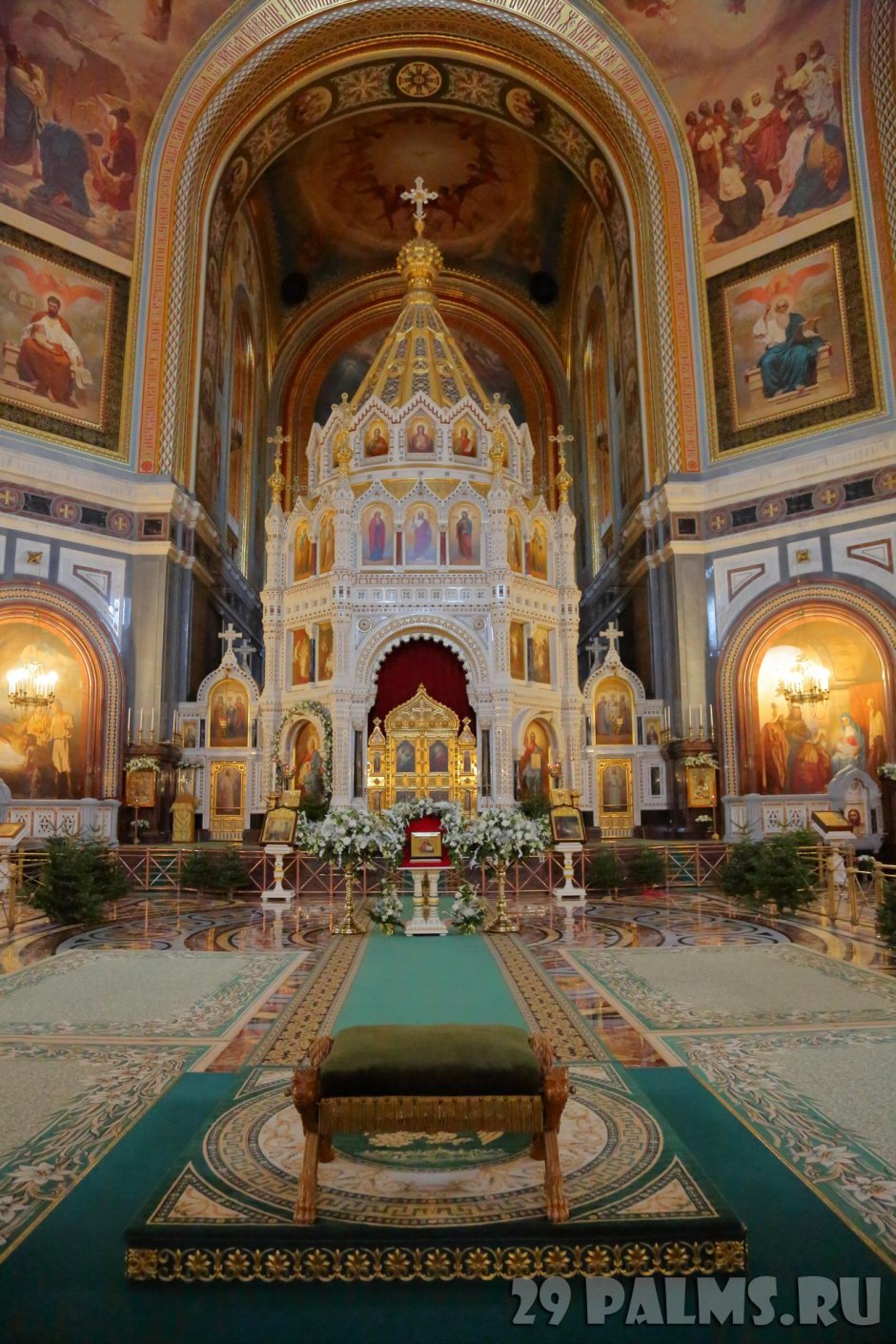 Храм Христа Спасителя в Москве интерьер с колоннами