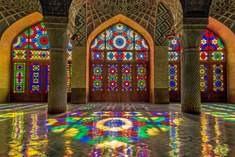 Мечеть Насир Аль Мульк витражи