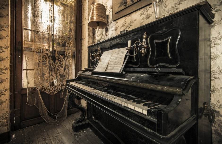 Старинный рояль