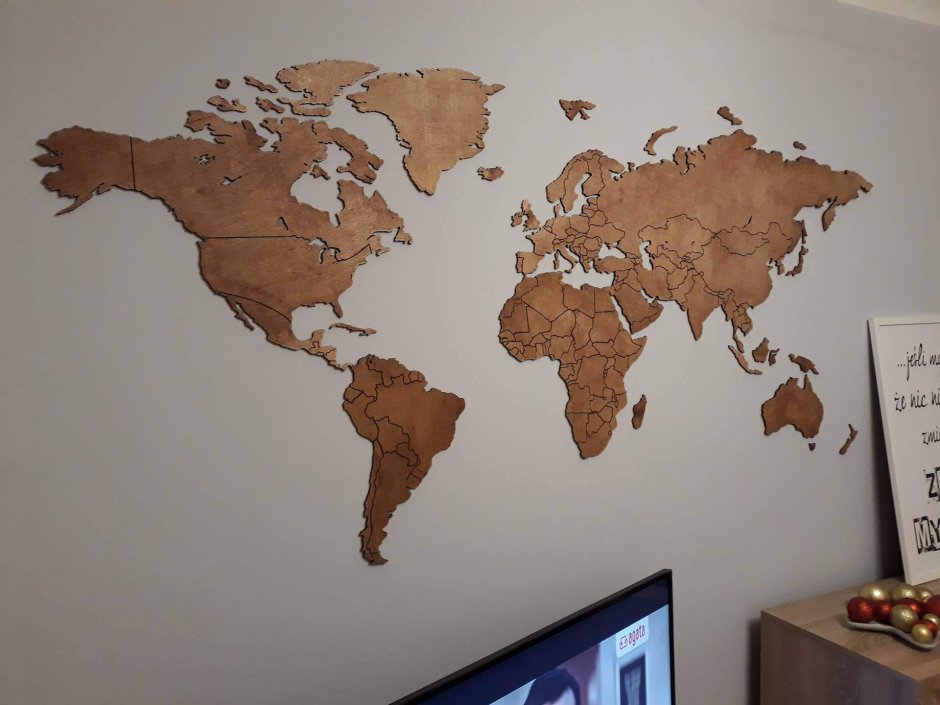 Парящая карта мира