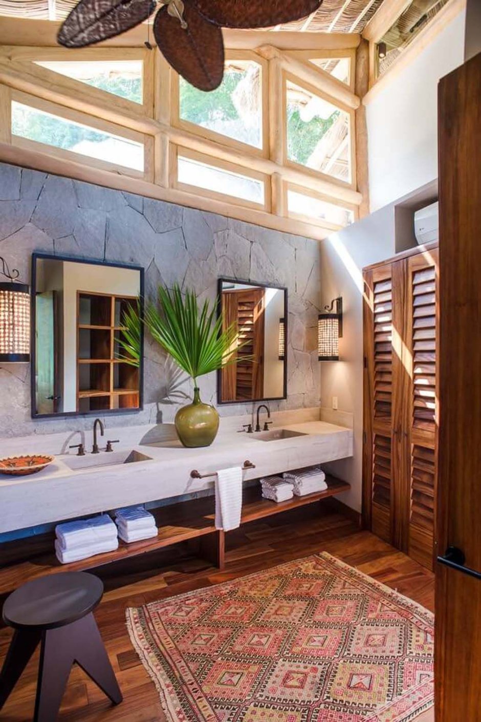 Ванная комната в гавайском стиле
