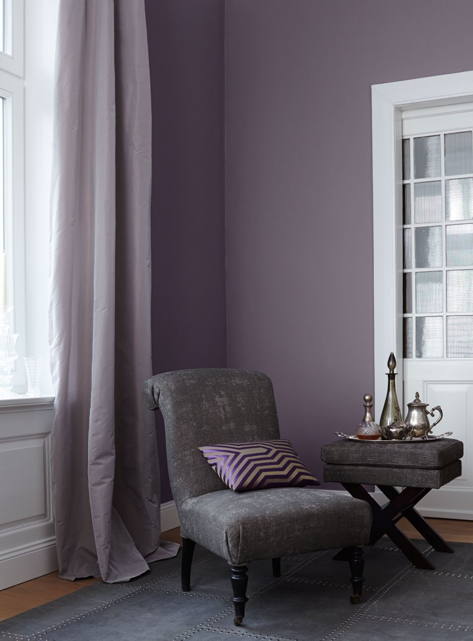 Серо-фиолетовый цвет стен