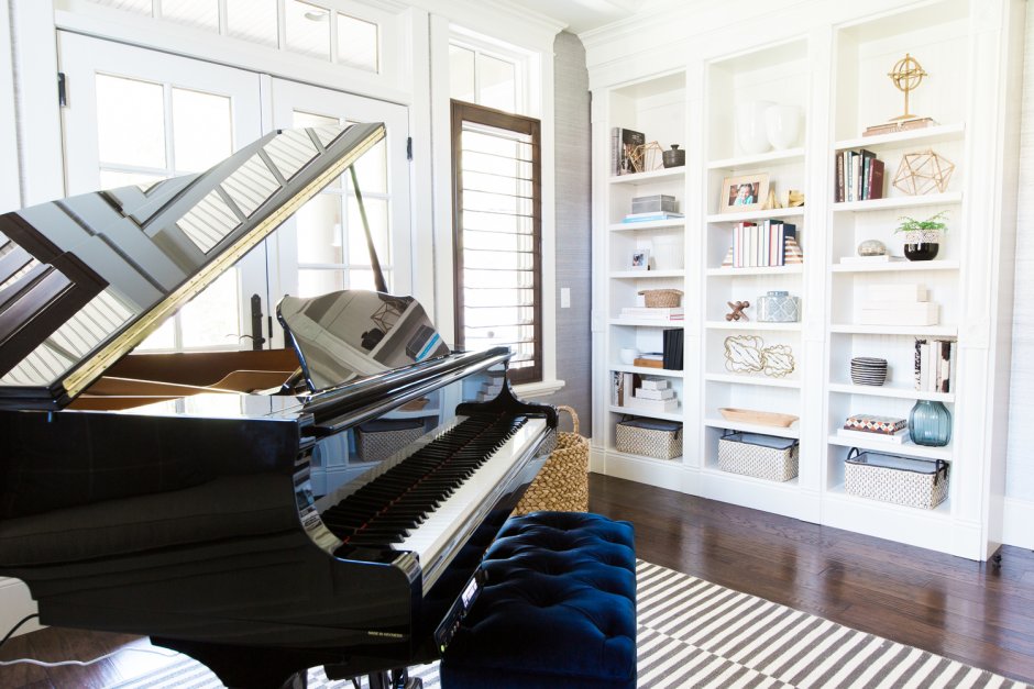 Пианино в маленькой комнате