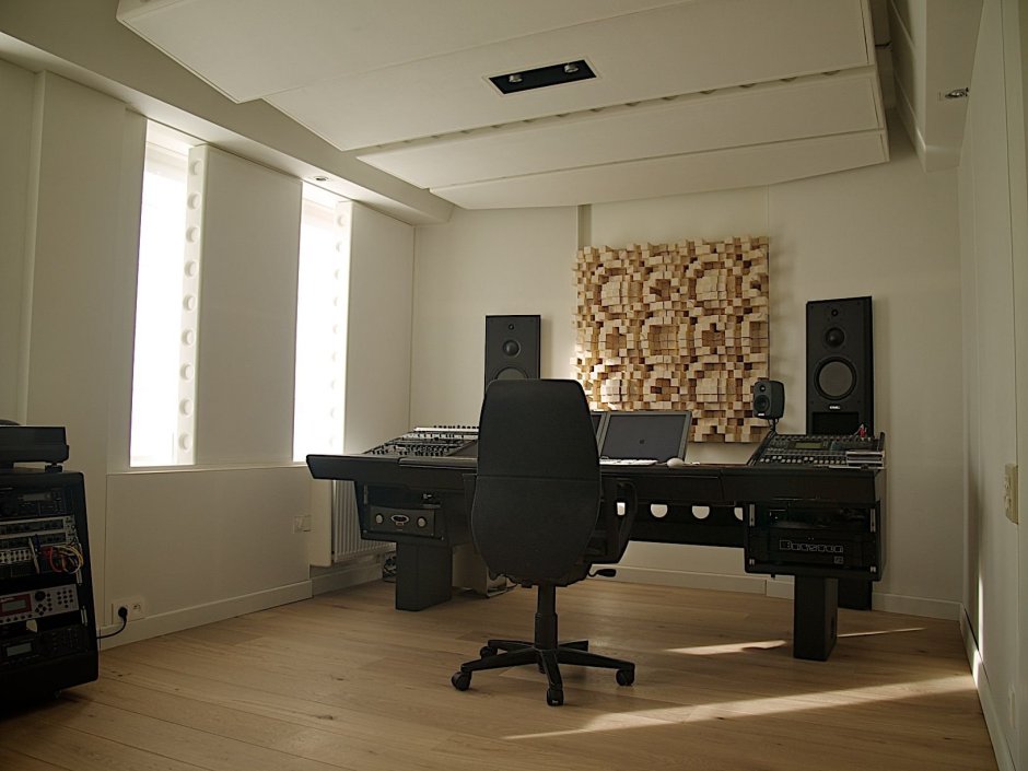 Контрольная комната студии звукозаписи