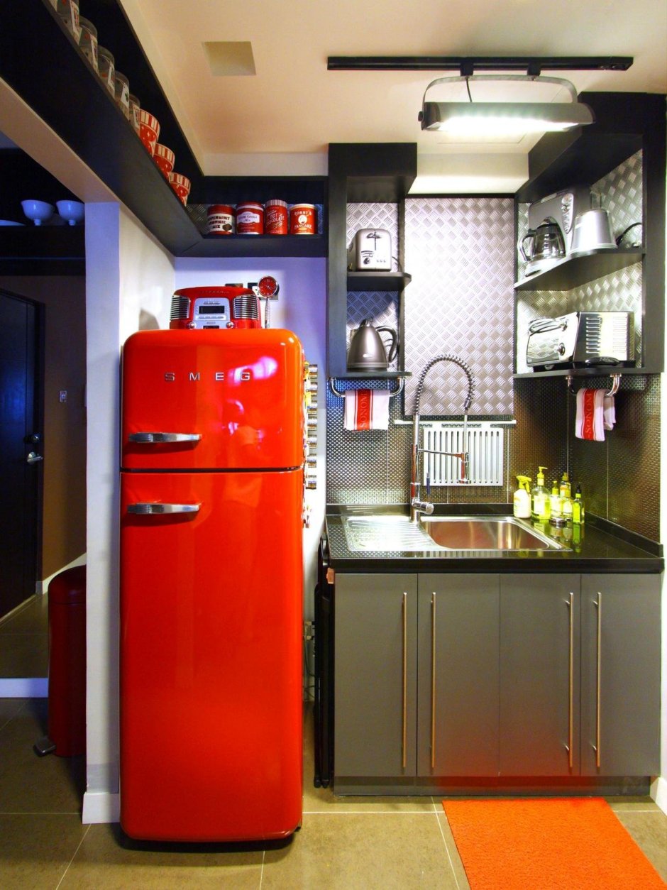 Холодильник Смег красный