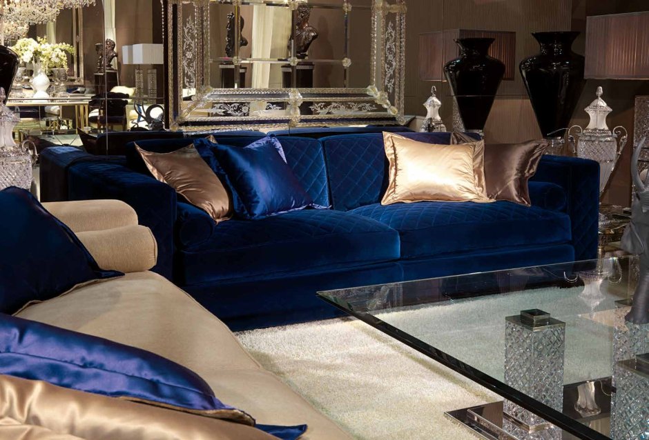 Синий бархатный диван