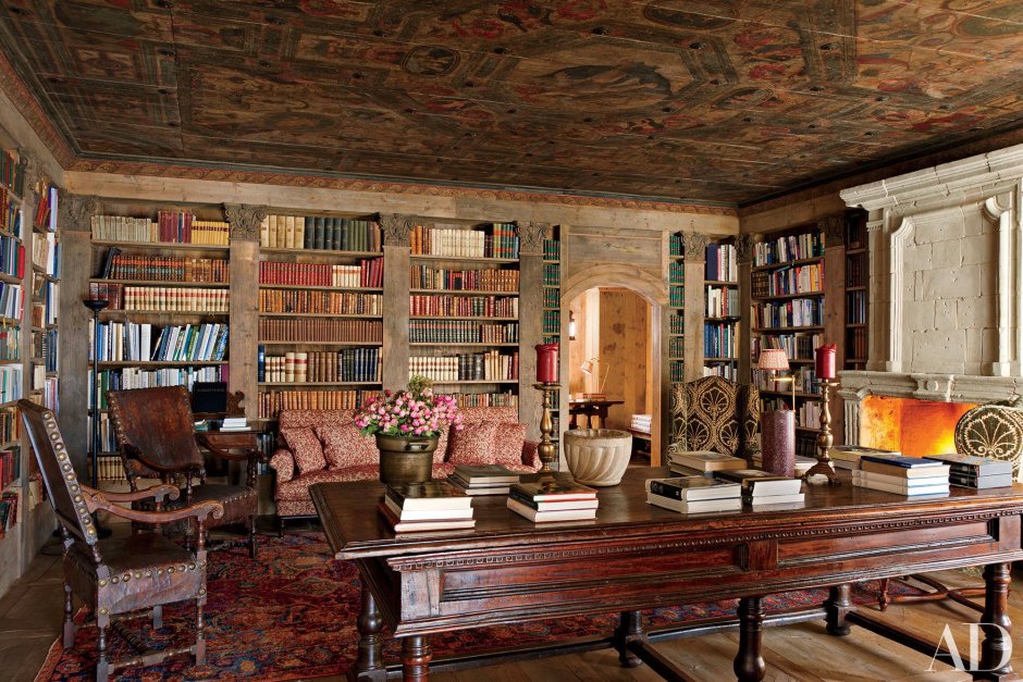 Библиотека в деревянном доме