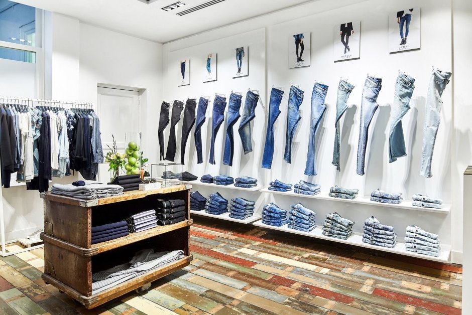 Интерьер магазина джинсовой одежды