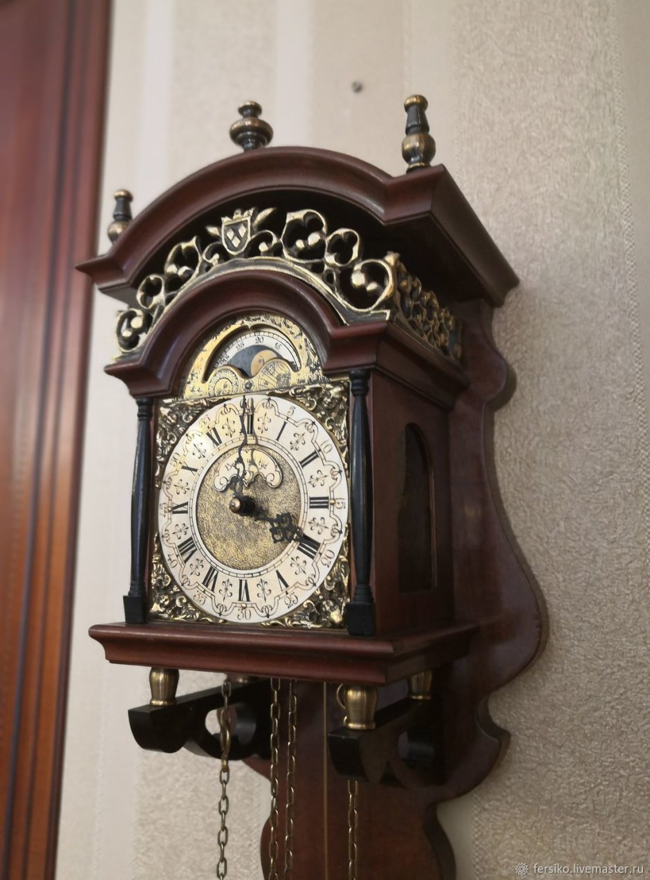 Старые настенные часы