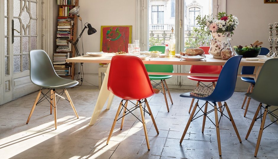 Стул Eames черный в интерьере