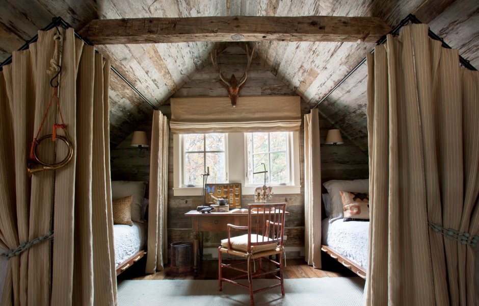 Уютный деревянный домик внутри