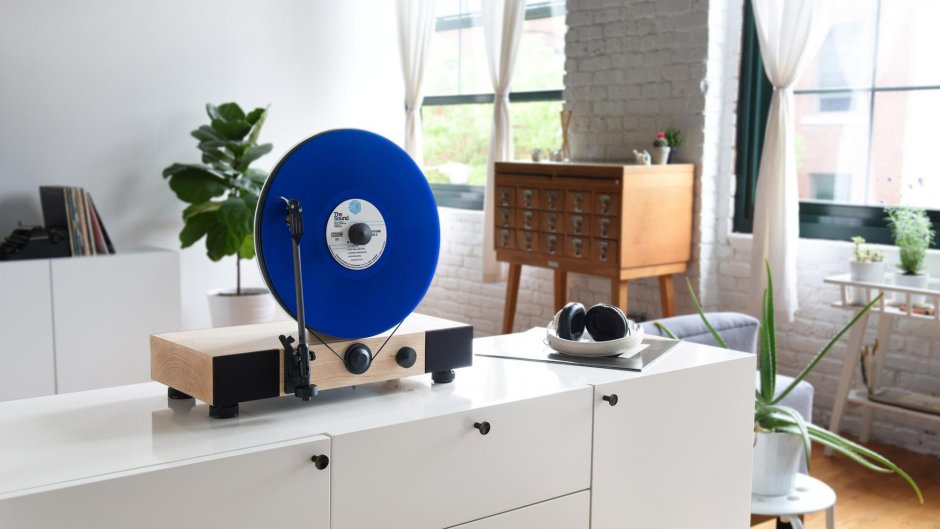 Gramovox Vertical Turntable