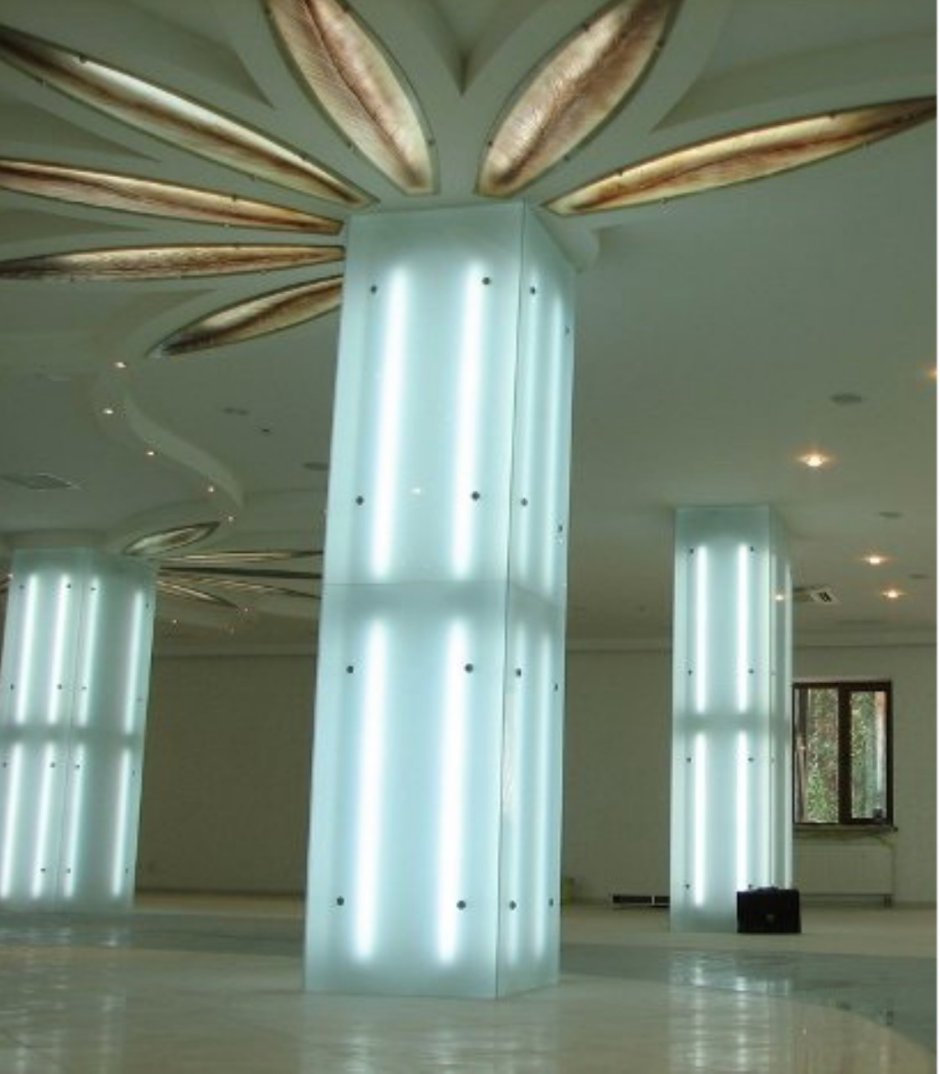 Стеклянные колонны в интерьере