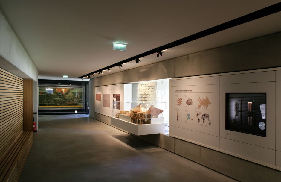 Интерьер современного музея